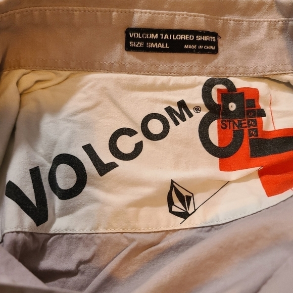 Volcom Tailored Short Sleeve Button Down - Picture 4 of 4